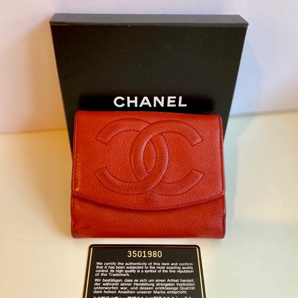CHANEL Handbags - CHANEL red bifold wallet in caviar leather